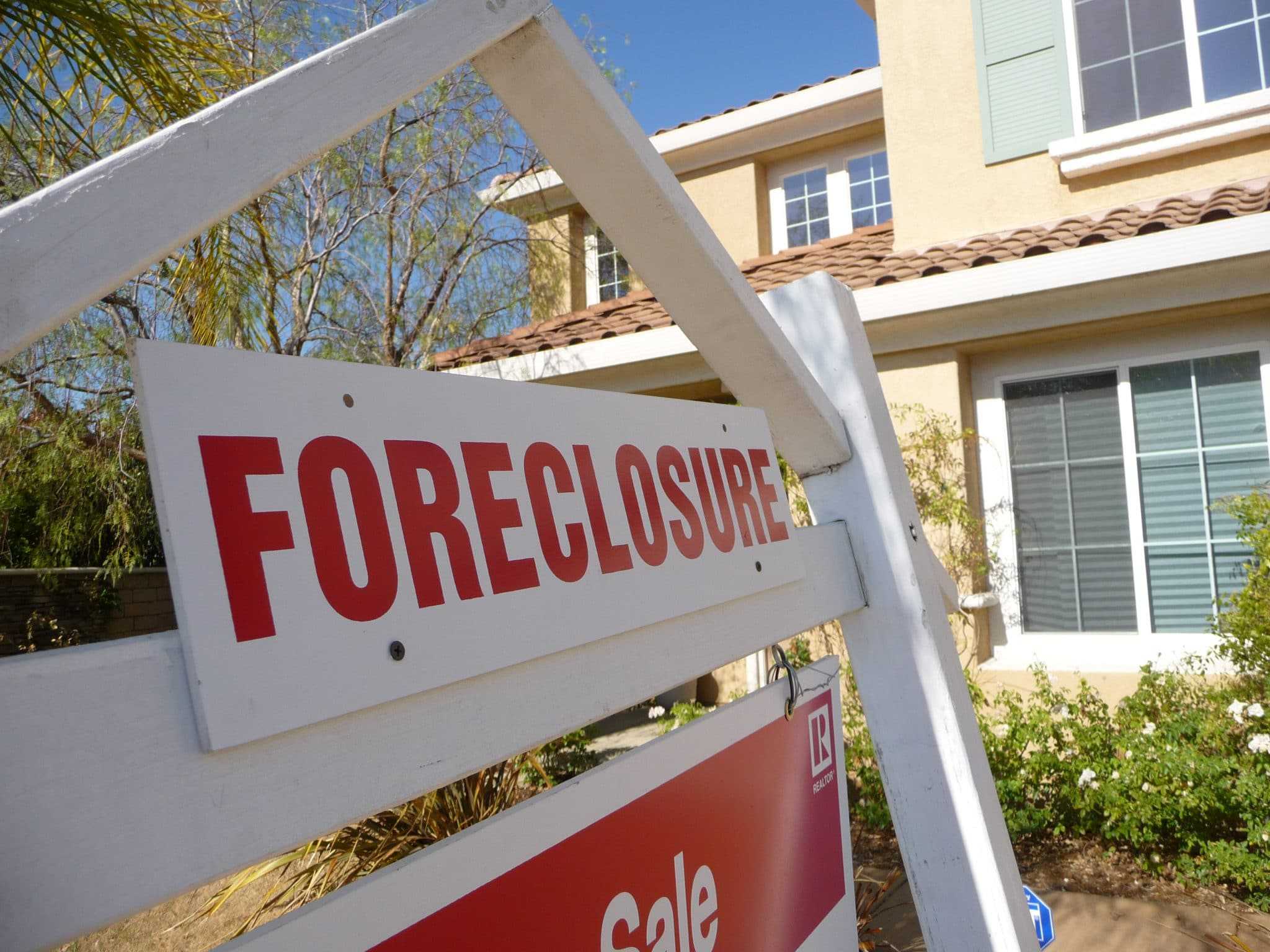 Council passes bill to fine certain owners of foreclosure properties