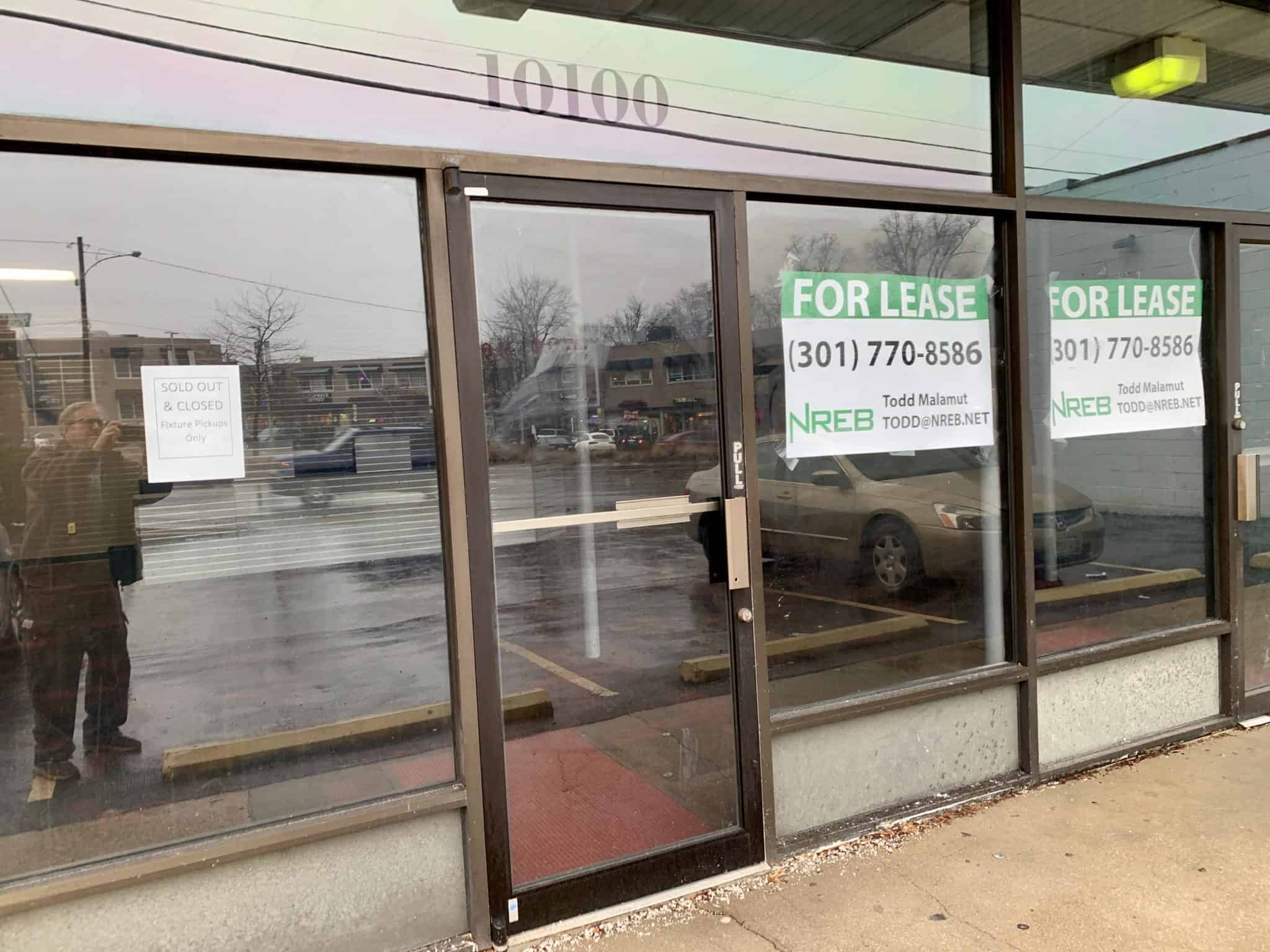 Pizza Hut to Open in Half the Former Game Stop Space in Four Corners