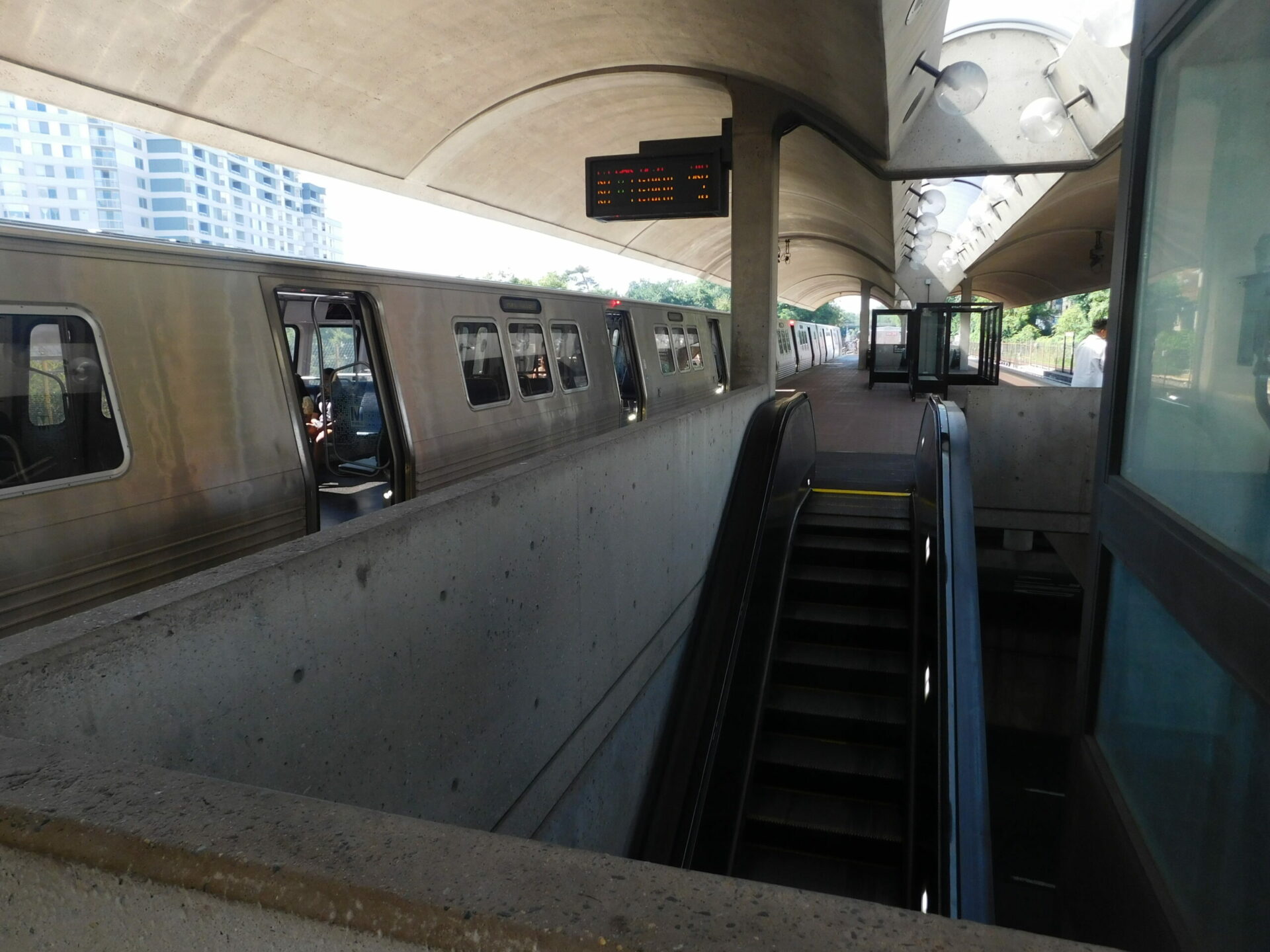 Metro: Reduced Service Levels to Continue Through December 31