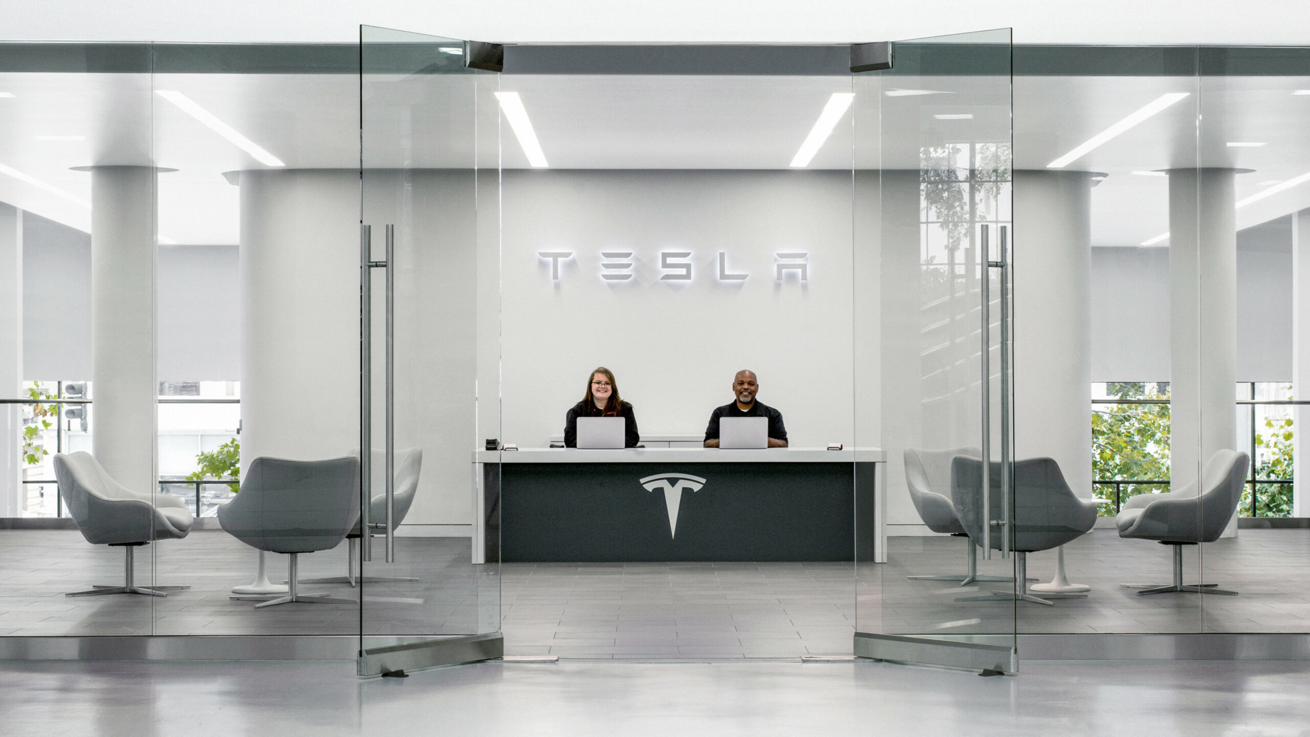 Report: Tesla to Open White Oak Service Center