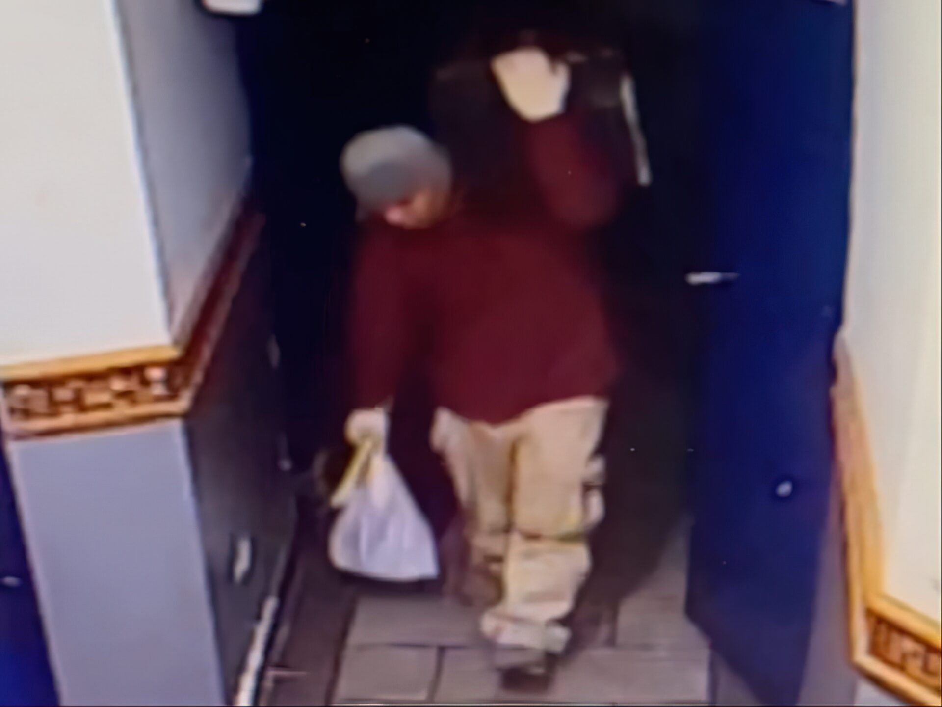 Suspect Sought in Crisp & Juicy Burglary