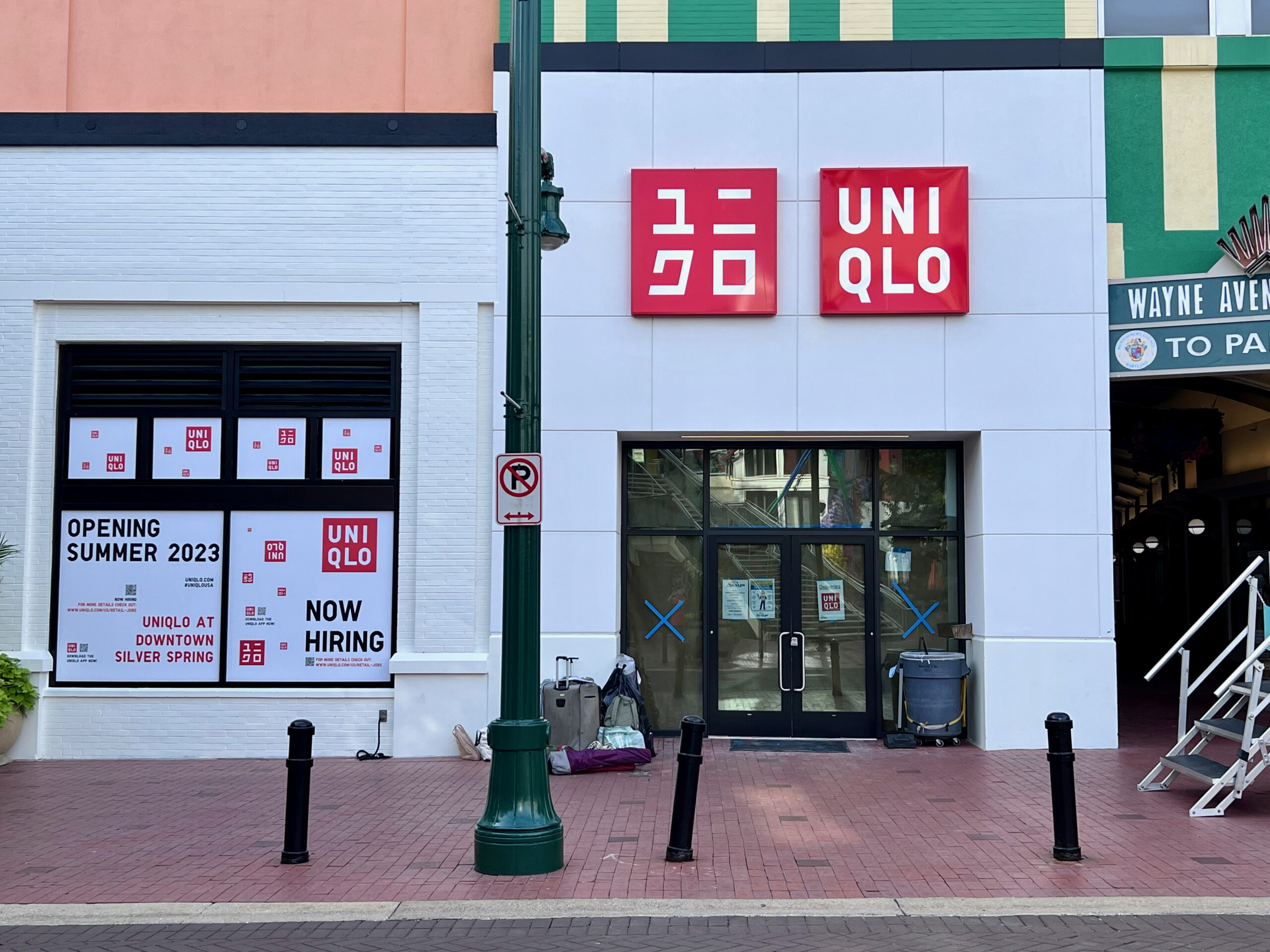 Signage Installed at Uniqlo, Gold’s Gym