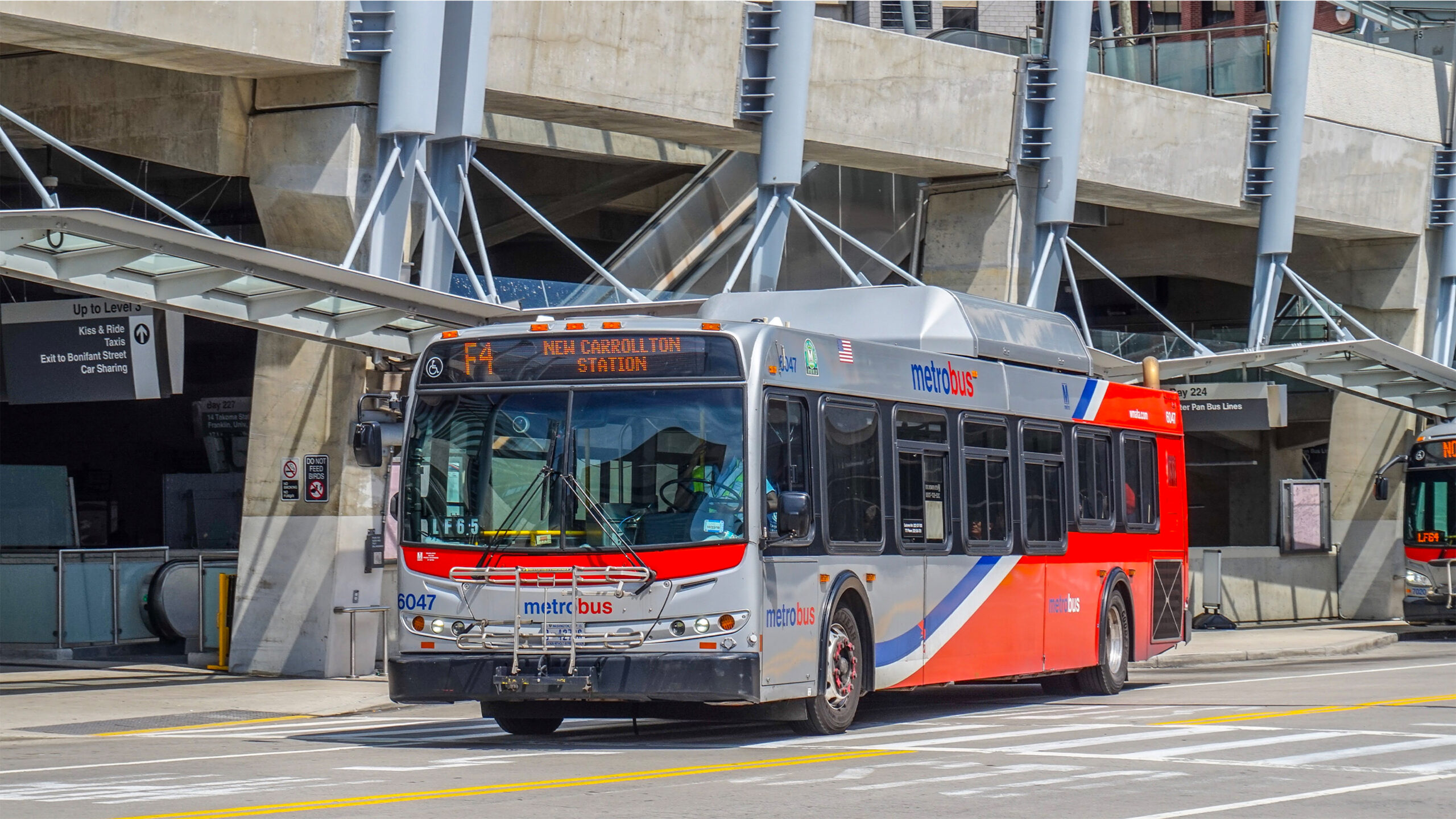Metro to Roll Out 24-Hour Service on Several Bus Routes