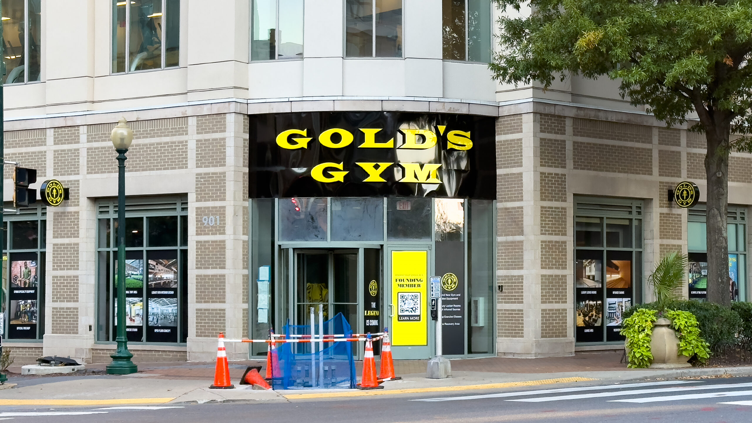Exterior Signage Signals Gold’s Gym Arrival in Downtown Silver Spring